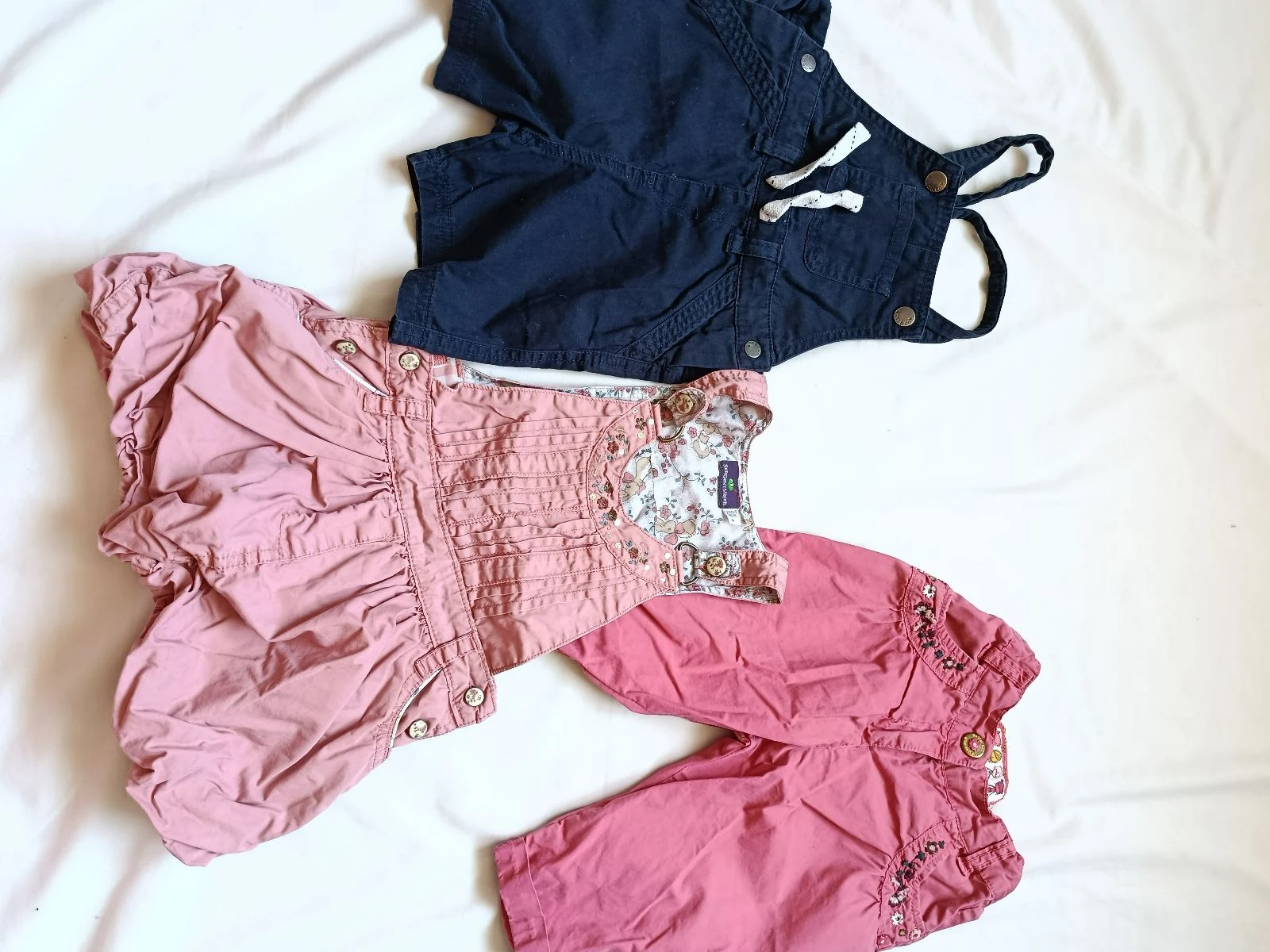 Lot salopettes et un pantalon sergent major fille 24 mois